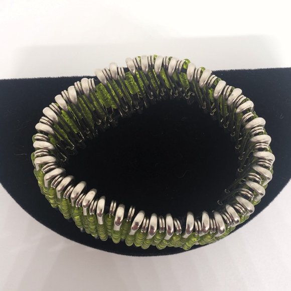 Vintage Fun and Funky Lime Green Beaded Safety Pin Bracelet - Picture 4 of 6